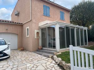 Maison au calme centre village