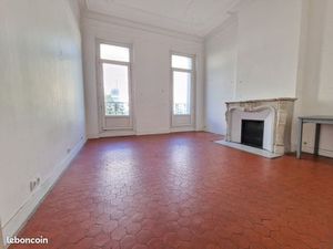Magnifique appartement Haussmannien de 143 m² + Balcon de 3 5 m² + Cave de 8 m² Proche de 