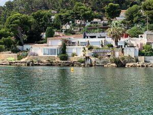 Villa de rêve 325m2 pieds dans l'eau 