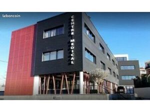 Local professionnel dans centre médical