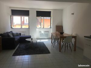 Vieux lyon - st georges - t2 meuble traversant