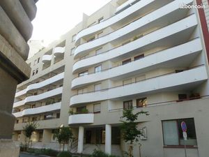 Location Grand T2 lumineux avec terrasse et vue sur Fourvière – Lyon 7ème (Place Jean Macé