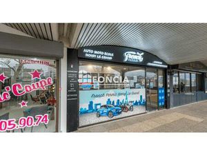 Local commercial situé dans le secteur de Mont d'Est