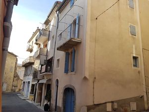 Maison de village avec balcon