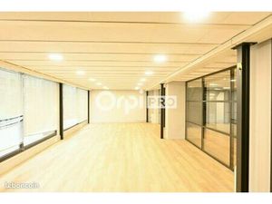 Bureau 599 m²