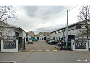 Local d'activité 141 m²