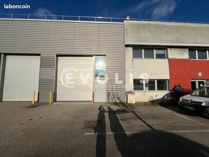 Local d'activité 493 m²