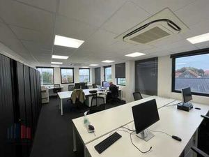Bureaux meublés de 50 m² près du R4