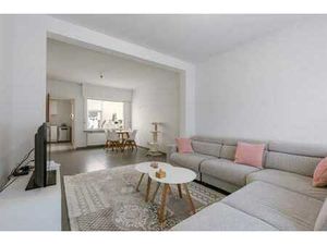 Maison pret avec trois chambres et vue sur la verdure