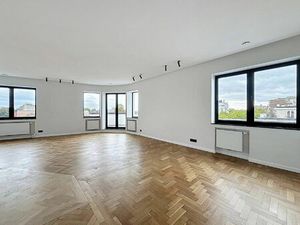 Penthouse à louer avec terrasse et 3 chambres   Forest (VBD59826)