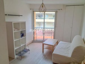 Location meublée appartement 1 pièce 19 m² à Cavalaire-sur-Mer (83240)  650 €