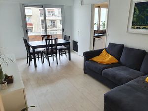PARIS VII - APPARTEMENT - 41m2 - DEUX PIECES - TERRASSE