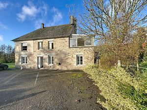 LA LANDE D'AIROU - propriété à rafraichir sur 1ha3 de terrain.