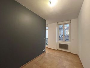 Location appartement 1 pièce 32 m² à Marseille 1er (13001)  655 €
