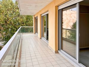 Appartement deux chambres terrasse  ascenseur  parking