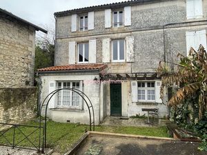Maison Spacieuse de 7 Pièces en Vente à Angoulême