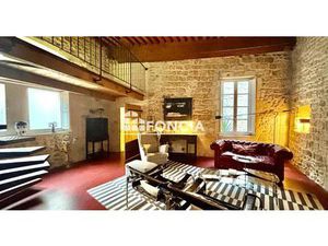 Maison en pierre atypique au cœur de la Roquette : volumes généreux  matériaux de qualité 