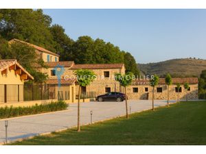 07 Rosières Entre Aubenas et Alès Superbe propriété en pi