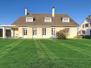 SAINT LO  pavillon de 6 chambres  avec terrain.