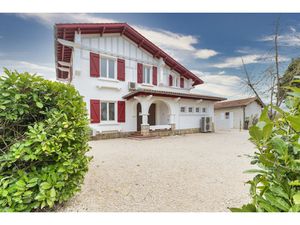 COUP DE COEUR  MAISON DE VILLAGE T6 AVEC JARDIN