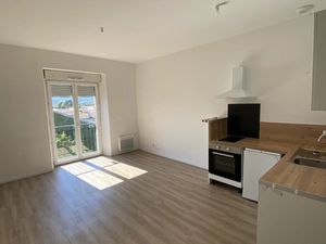 STUDIO NEUF AU 2EME ETAGE