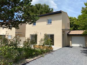 VILLA T4 R+1 86 m² - LE TOURET SALON DE PCE
