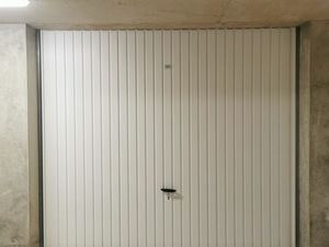 Garage fermé en sous sol sécurisé - proche bus pour Genève