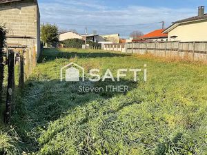 Vente terrain 636 m² à Castelnau-de-Médoc (33480)  112 320 €