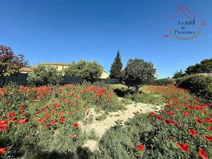 Vente terrain 160 m² à Saint-Saturnin-lès-Avignon (84450)  160 500 €