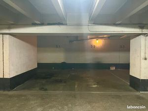Grande place de parking à louer