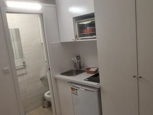 Bonjour  Petite studio a louer en rdc 12m2 a Levallois-Perret proche metro 3