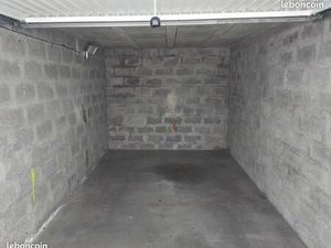 Disponible  Garage sécurisé avec électrictié à louer à Chambéry le Haut  hauteur 1.90 M