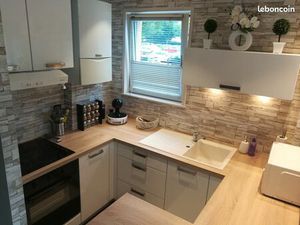 F2 meublé rénové avec parking proche CV