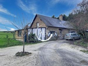 En Nord-Mayenne  dans petit hameau  maison de campagne 130 m²