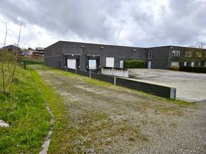 Chastrès Entrepôt de 875m² à louer