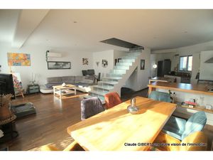 Appartement T4/T5 de 107 m2 sur deux niveaux + garage 70 m2