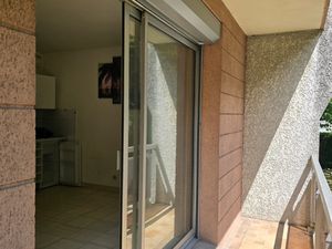 IDÉAL INVESTISSEUR - FAIBLES CHARGES - À DEUX PAS DU TRAM T4