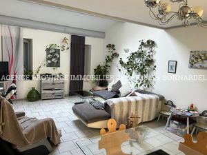 Immeuble avec commerce et logement de type 4