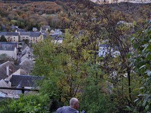 TERRAIN AVEC MAISON EN PIERRE AVEC GROS-OEUVRE A RESTAURER