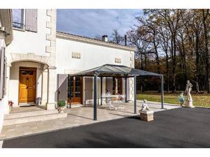 Villa de 232 m² dans le charmant village de Mouthiers-sur-boême
