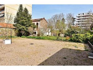 Terrain constructible à vendre à Roanne 913 m²