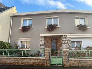 Maison de village au centre de Lignieres