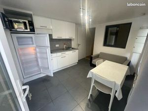 F2 meublé 30 m² + cour – APL non éligible