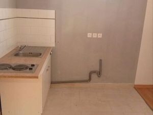 Studio eaux + électricité compris BIEN LIRE