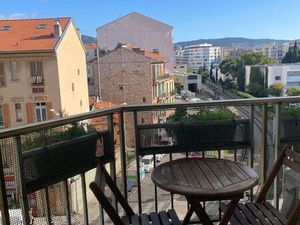 Petit 2 pièces à louer avec balcon - Centre/Libération