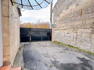 Maison BELLEU – COUR - PARKINGS ET GARAGE