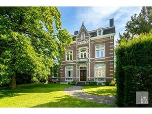 Maison de maître (535 m²) à 19 km de Maastricht !