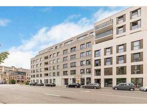 Local Commercial Multifonctionnel à Emplacement de Choix