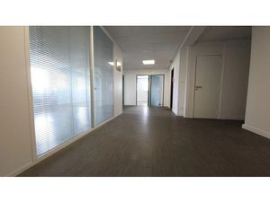 Location locaux professionnels 3 pièces 54 m² à Champlan (91160)  972 €