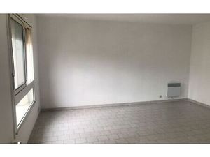 Location appartement  29 m² T-1 à Nîmes  402 €